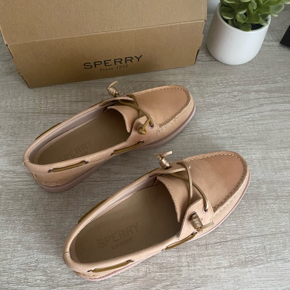 Brand New Women’s Sperry Eye Rose Loafers